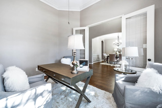 living room featuring crown molding, dark hardwood / wood-style floors, and a notable chandelier