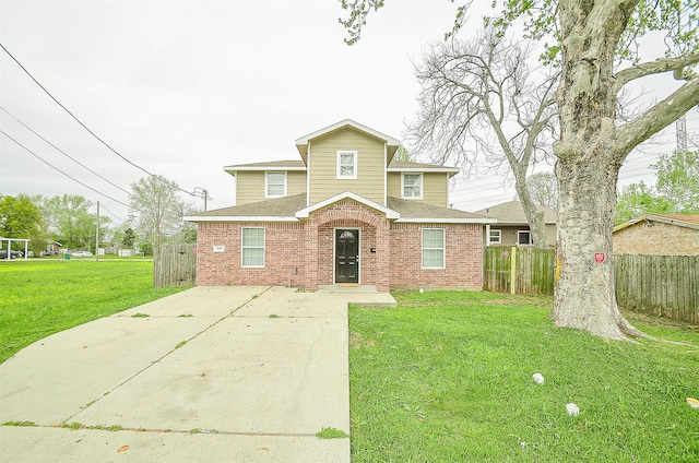 view of front property featuring a front yard