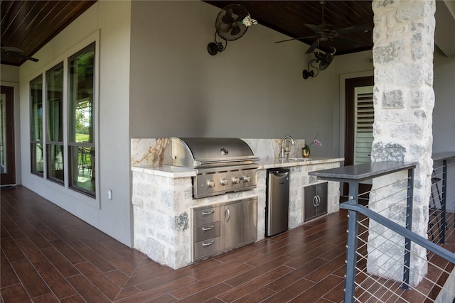 view of patio / terrace with area for grilling, a grill, sink, and ceiling fan