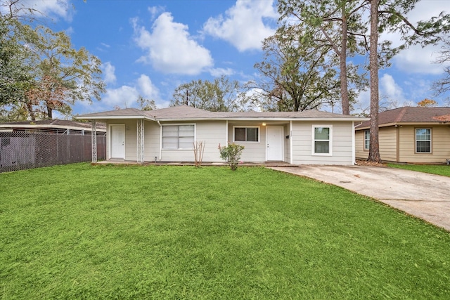 ranch-style home featuring a front lawn