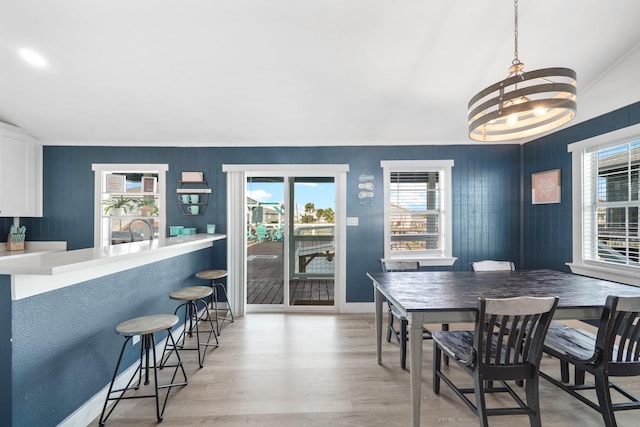 dining area featuring a chandelier, light hardwood / wood-style floors, and sink