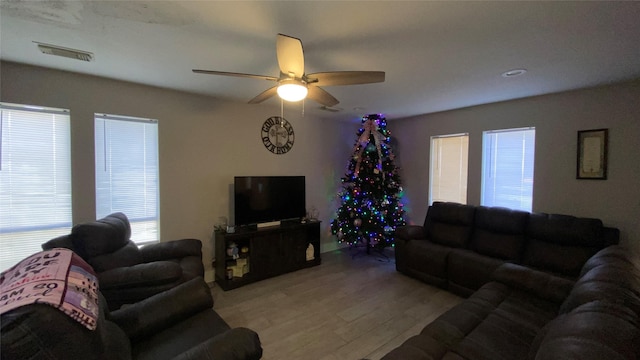 living room featuring light hardwood / wood-style floors and ceiling fan