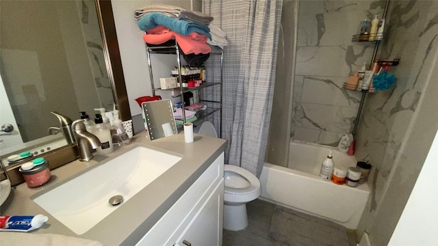 full bathroom with toilet, vanity, and shower / bath combo