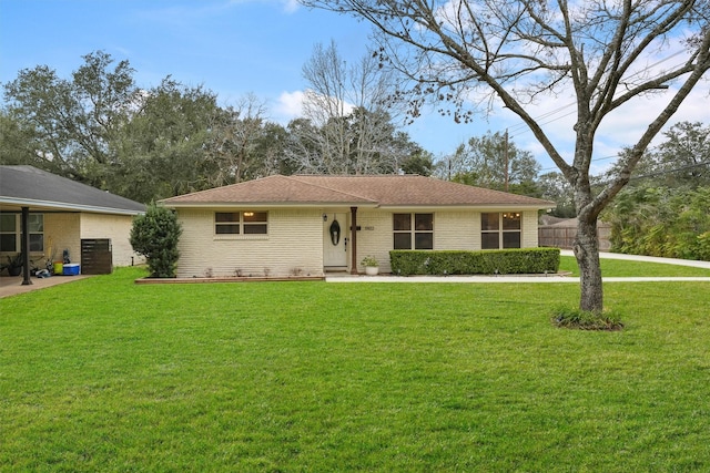 ranch-style house featuring a front lawn