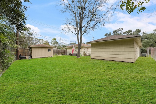 view of yard featuring a storage shed