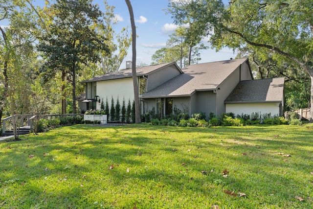 back of house featuring a lawn