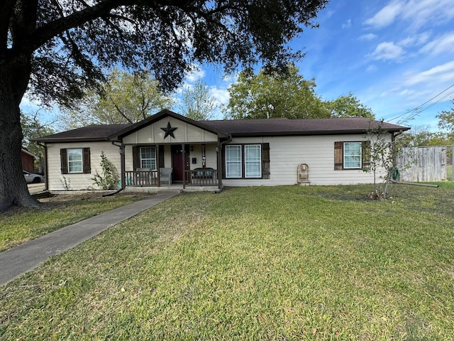 ranch-style home featuring a porch and a front lawn