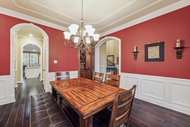 dining area featuring crown molding, a chandelier, and dark hardwood / wood-style floors