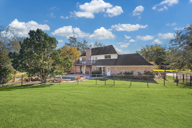 view of yard with a fenced in pool