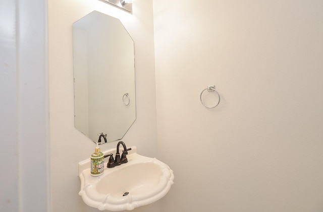 bathroom featuring sink