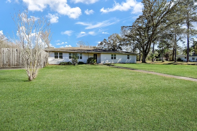 ranch-style house featuring a front lawn