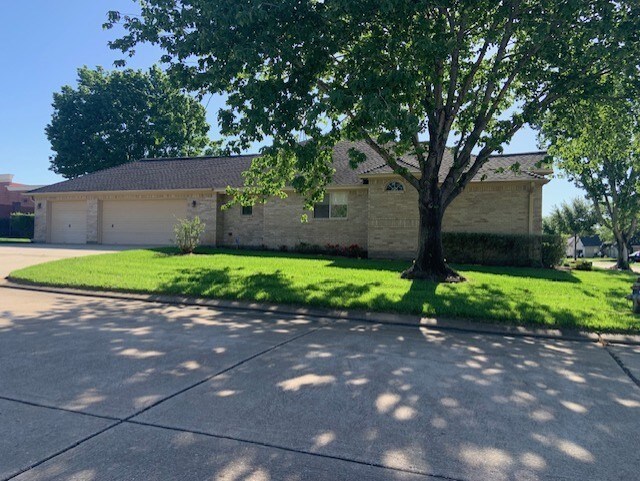 13642 Lakeside Place Dr, Willis, TX 77318 - photo 14