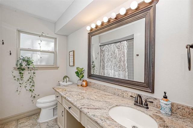 bathroom with toilet, a shower with shower curtain, and vanity