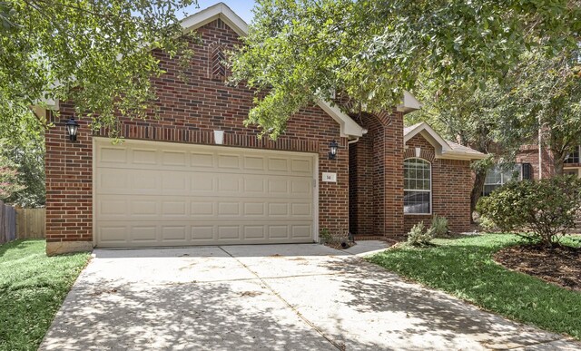 view of front property featuring a garage