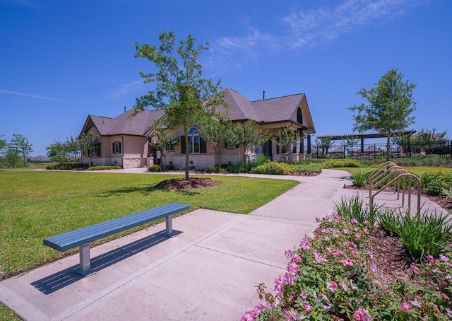 view of property's community featuring a yard