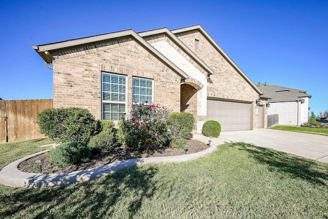 view of front of property featuring a front yard