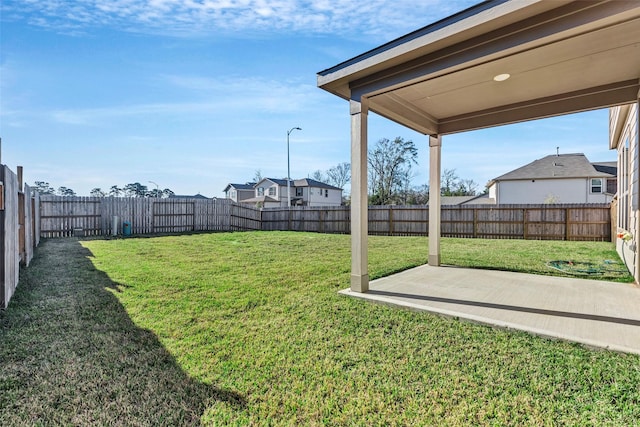 view of yard featuring a patio area