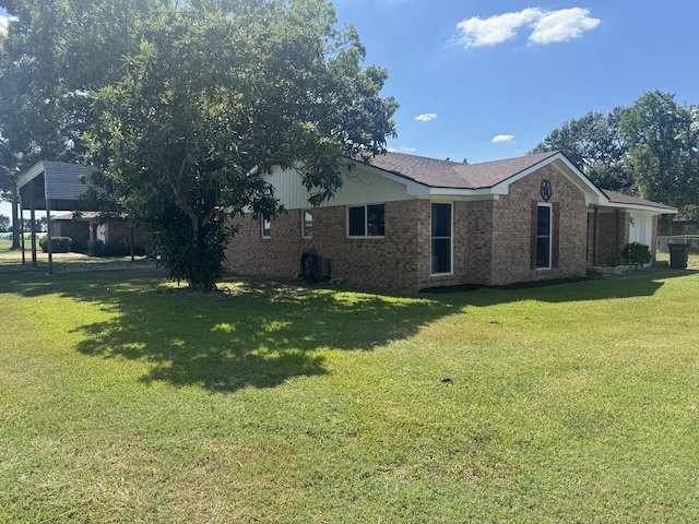 view of side of property featuring a lawn