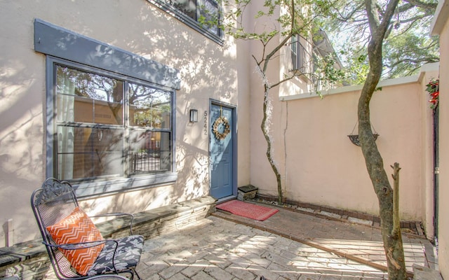 entrance to property featuring a patio area