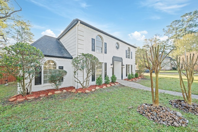 view of front facade with a front lawn