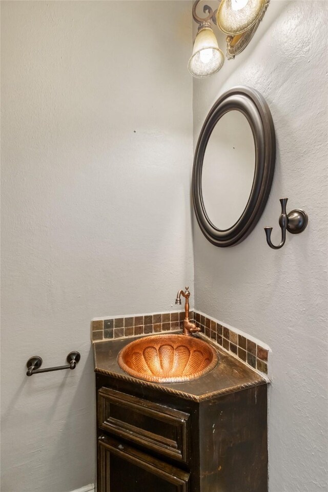 bathroom featuring sink