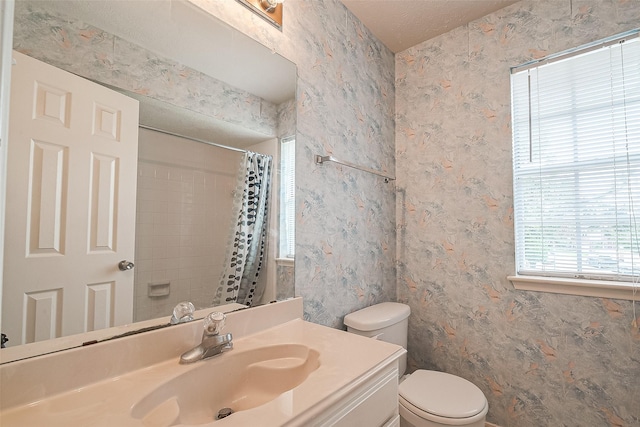 bathroom with a shower with curtain, vanity, and toilet