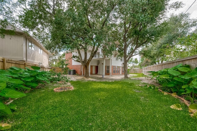 view of yard with a patio