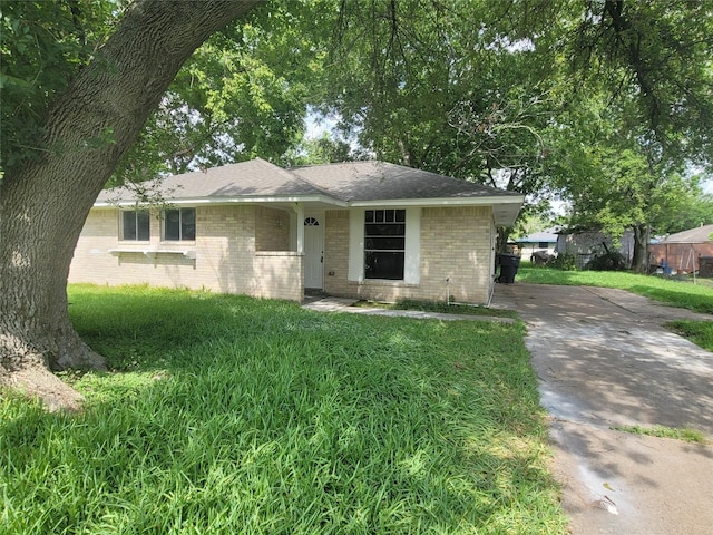 view of front of home with a front yard