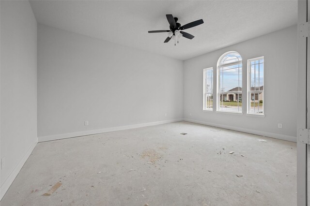 empty room featuring ceiling fan and a healthy amount of sunlight