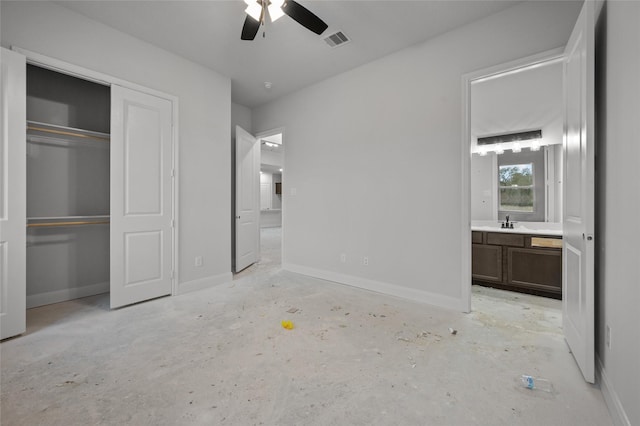 unfurnished bedroom featuring ceiling fan and a closet