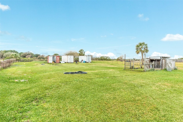 view of yard featuring a rural view