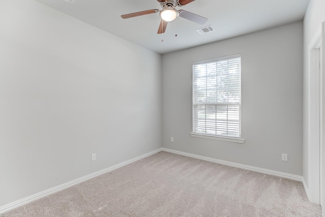 carpeted empty room featuring ceiling fan