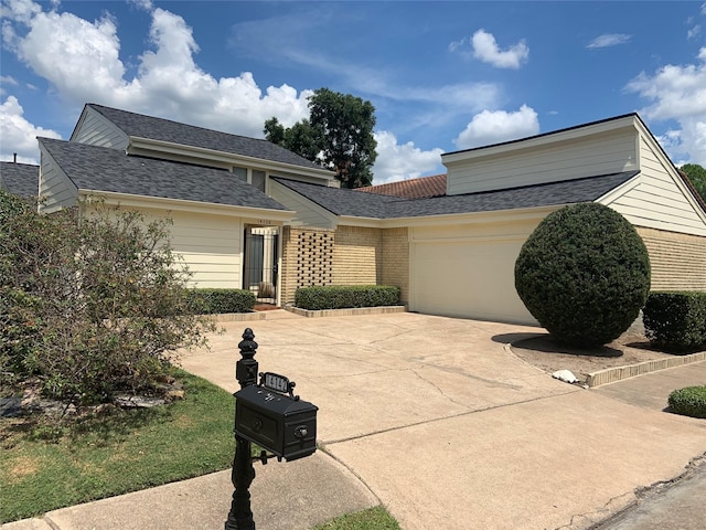 view of front facade featuring a garage