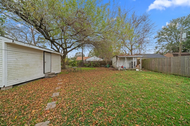 view of yard with a storage unit