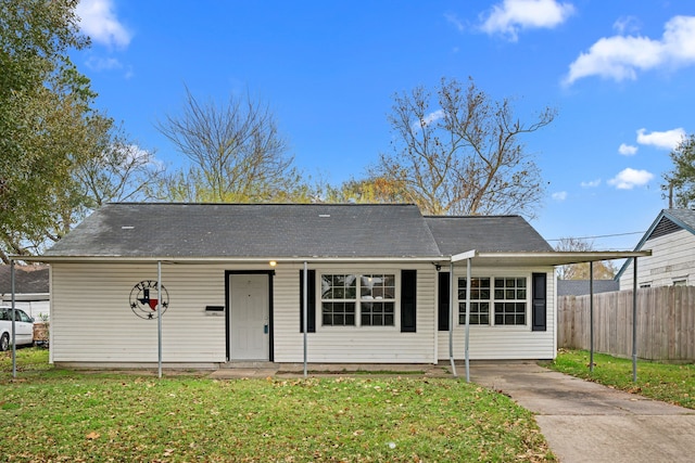 view of front facade with a front yard