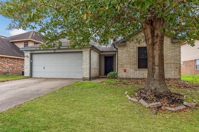 view of front facade featuring a front lawn and a garage