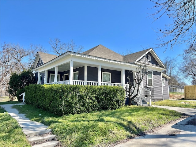 view of front facade with a porch and a front lawn