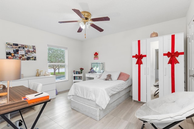 bedroom featuring ceiling fan