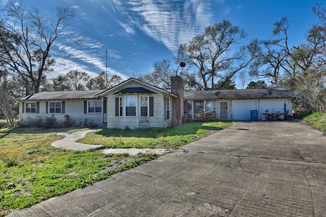 ranch-style house featuring a front lawn and a garage