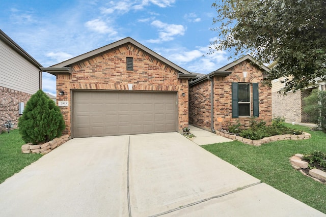 view of front of house featuring a front lawn and a garage