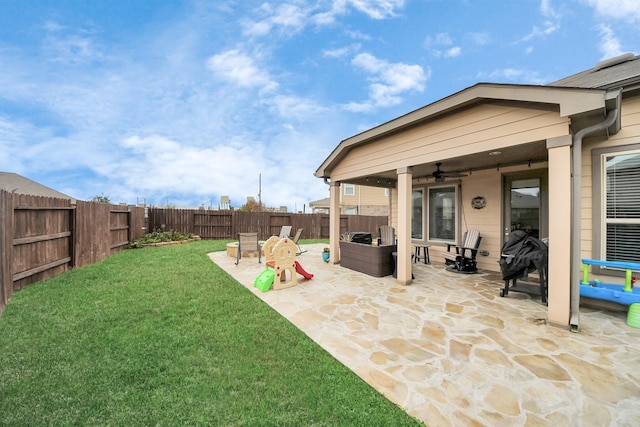 view of yard featuring a patio area, ceiling fan, and outdoor lounge area