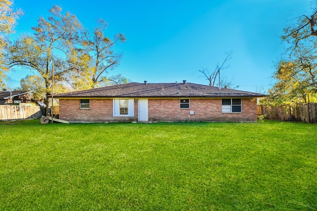 back of house featuring a lawn