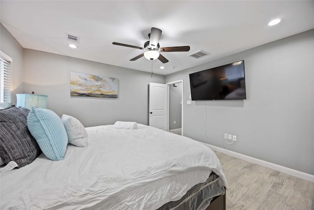 bedroom featuring ceiling fan