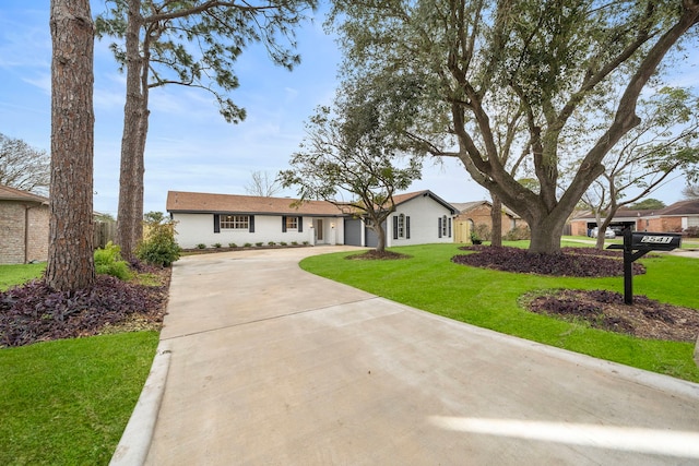 ranch-style home featuring a front yard