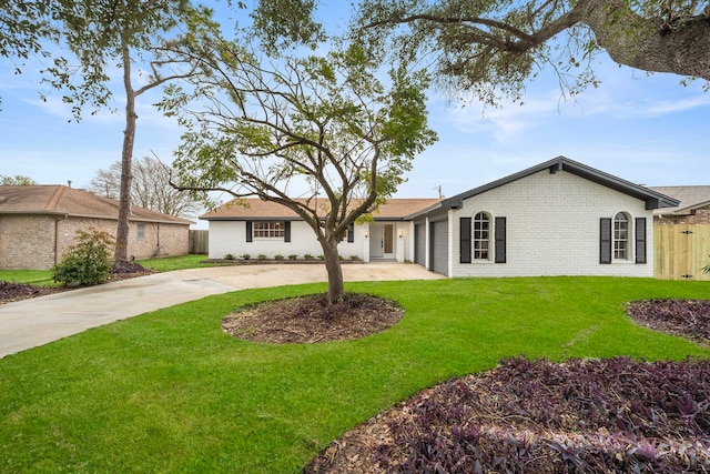 view of front of home featuring a front yard and a garage