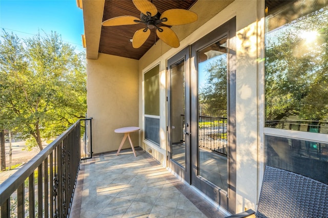 balcony featuring ceiling fan