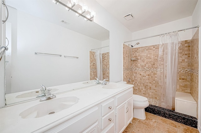 bathroom with curtained shower, toilet, and vanity