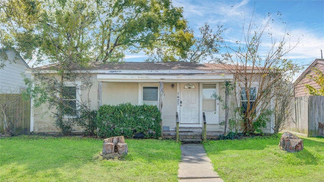 view of front of house with a front yard