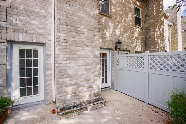 property entrance featuring a patio