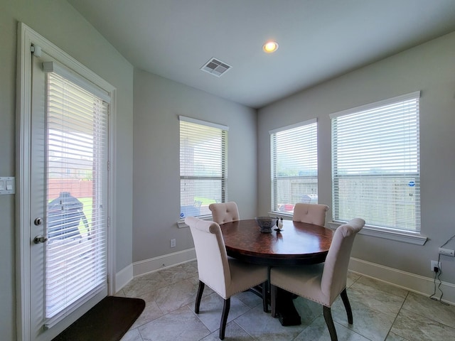 5003 Lockridge Sky Ln, Sugar Land, TX 77479 - dining room featuring baseboards and recessed lighting